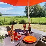 Ferienhaeuser Mit Seeblick Direkt Am Plauer *