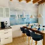 Ferienhaeuser Mit Seeblick Direkt Am Plauer Semesterbostad *