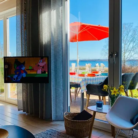 Ferienhaeuser Mit Seeblick Direkt Am Plauer 플라우암시