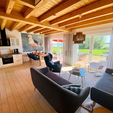 Ferienhaeuser Mit Seeblick Direkt Am Plauer بيت للعطل