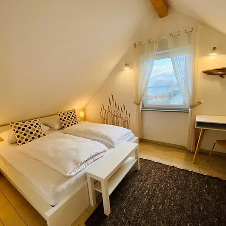 Ferienhaeuser Mit Seeblick Direkt Am Plauer 펜션