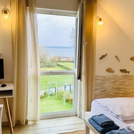 Ferienhaeuser Mit Seeblick Direkt Am Plauer
