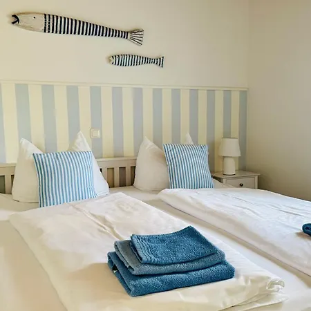 Ferienhaeuser Mit Seeblick Direkt Am Plauer *