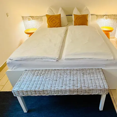 펜션 Ferienhaeuser Mit Seeblick Direkt Am Plauer *