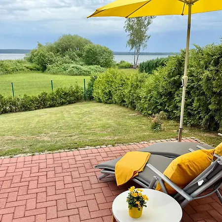 Semesterbostad Ferienhaeuser Mit Seeblick Direkt Am Plauer